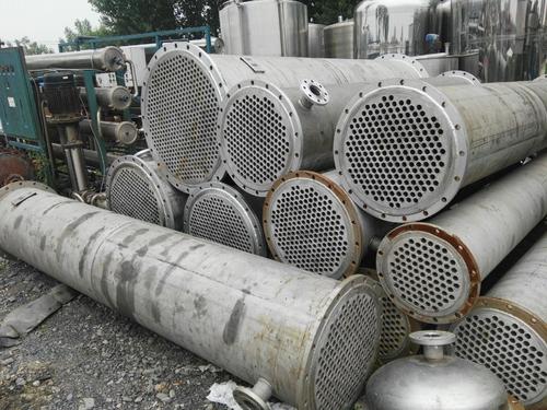 列管式冷凝換熱器影響冷凝壓力大小的因素，如下所示：